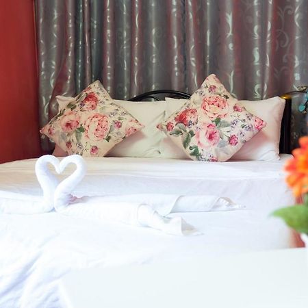 De Sky Sukhumvit Ekkamai Hotell Bangkok Exteriör bild