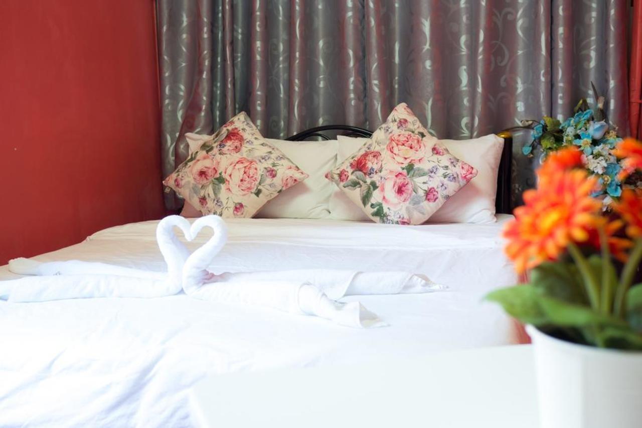 De Sky Sukhumvit Ekkamai Hotell Bangkok Exteriör bild