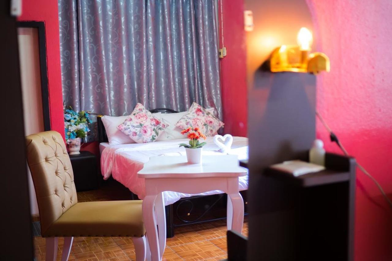 De Sky Sukhumvit Ekkamai Hotell Bangkok Exteriör bild