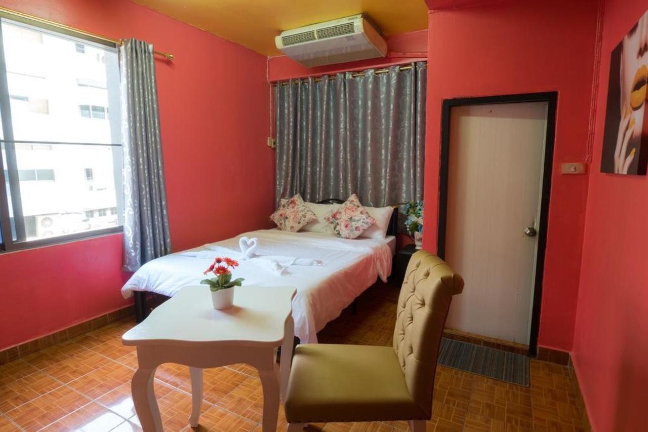 De Sky Sukhumvit Ekkamai Hotell Bangkok Exteriör bild