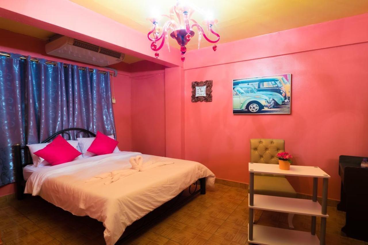 De Sky Sukhumvit Ekkamai Hotell Bangkok Exteriör bild