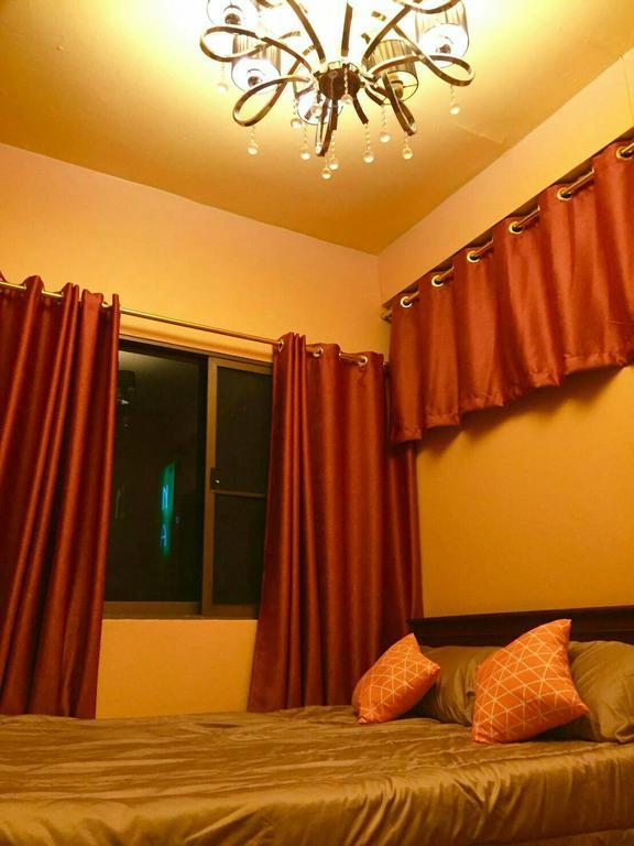 De Sky Sukhumvit Ekkamai Hotell Bangkok Exteriör bild